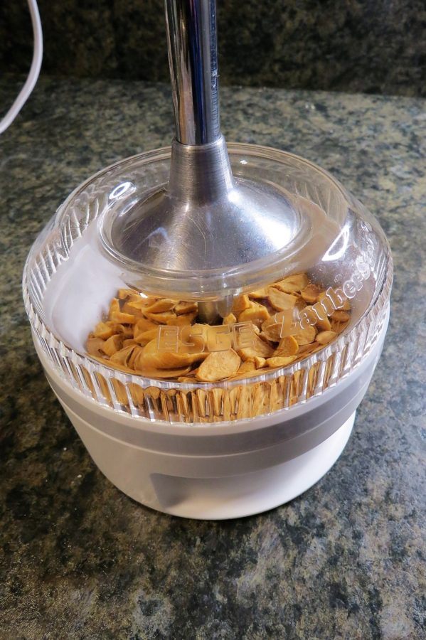 Grind garlic Homemade Garlic Powder Grind garlic Homemade Garlic Powder